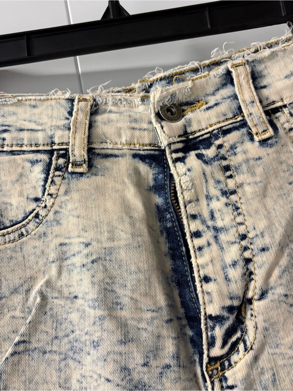 Acid Wash Frayed Hem Women's Denim Shorts - Light Blue GJG Jeans